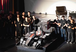 Der große Moment – der neue Rennwagen wird beim Rollout enthüllt  Foto: Steffen Gauch