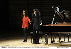 Die Soeur Labèque den verdienten Applaus geniessend, Symbolbild für das Pianofestival