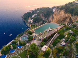 Urlaub der Superreichen Symbolbild