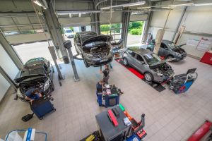 Kfz Reparaturgeschäft Symbolbild