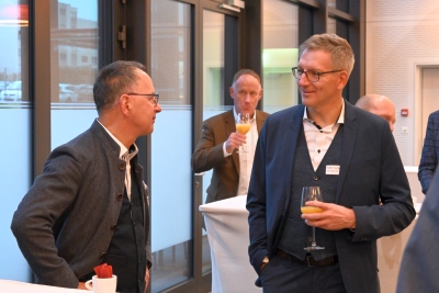 Auch Vertreter der Sponsoren diskutieren angeregt