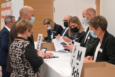 Die Besucher werden Corona gerecht kontrolliert