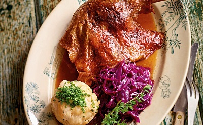 Martinigans mit Knödeln und Rotraut