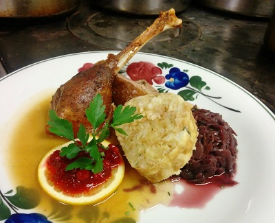 Martinigans modern dargereicht 