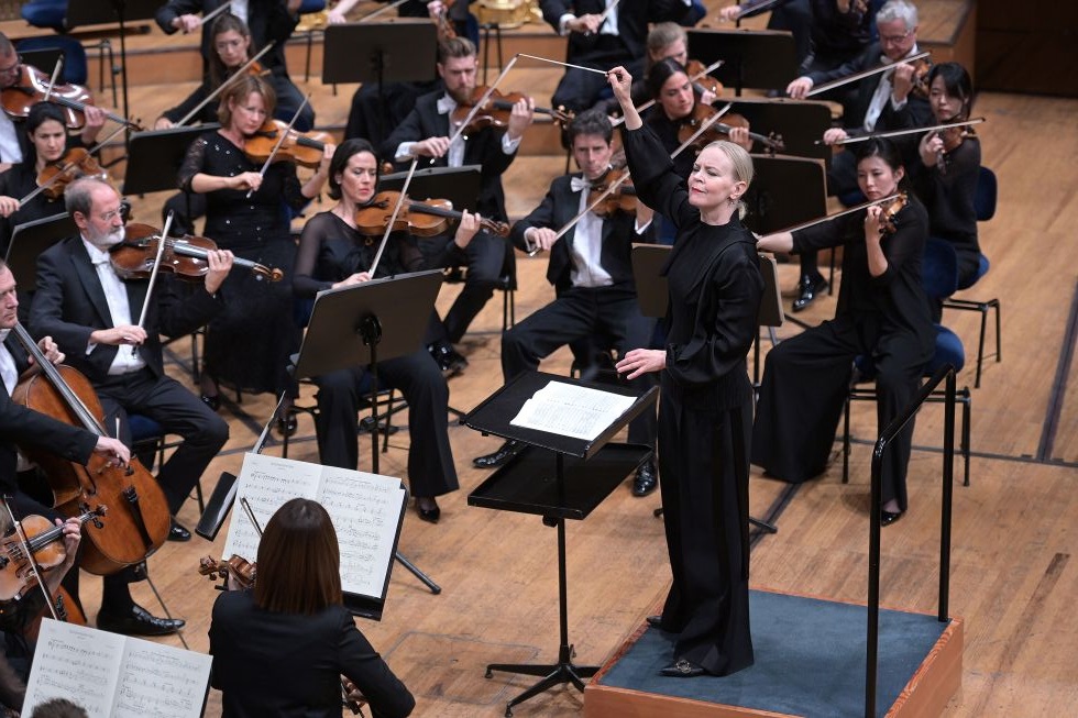Berliner Staatskapelle unter der Leitung der Finnin Susanna Mälkki Konzertfoto von Peter Fischli