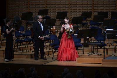 Lucerne Festival. Neugier. 7. September 24. Preisübergabe des UBS Young Artist Award durch den Intendanten Michael Haefliger an Julia Hagen Foto Peter Fischli