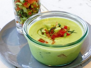 Kalte Gurken Avocadosuppe