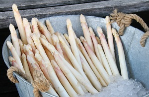 Weissspargel auf Eis