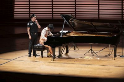 Aleksey Igudesman links und Hyung-ki Joo Foto Priska Ketterer