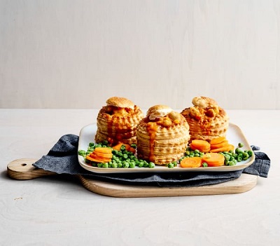 Braetchuegeli-Pastetli-mit-Erbsli-und-Rueebli