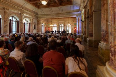 Die Ausführenden geniessen den langanhaltenden Schlussapplaus