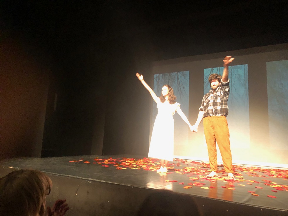 Margherita Saltamacchia und Rocco Schira als Tochter Corinne und Herr Geiser