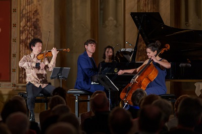 v.l.n.r.  Daniel Dodds Violine Julian Riem Klavier Raphaela Gromes Cello 