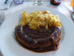 Buurebratwurst mit Zwiebelsauce