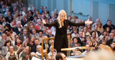 Dirigentin Lena-Lisa Wüstendörfer