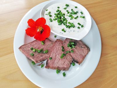 Tafelspitz mit Schnittlauchsauce kalt serviert