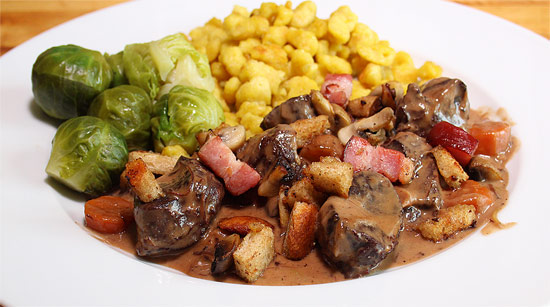 Wildpfeffer, Spätzli und Rosenkohl