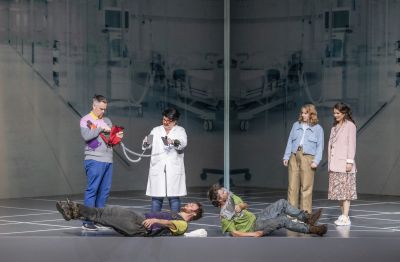 Die sechs Ausführenden voll im Spiel 