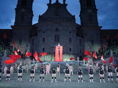Welttheater in Einsiedeln 2024 nach Lukas Bärfuss Die Königin hat sich den Thron erobert Foto Emanuel Ammon
