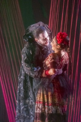 Alec Avedissian als Don Giovanni und Camilla Lehmeier als Zerlina Foto Rupert Larl