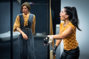 Blaubarts Frauen Szenenfoto von Ingo Hoehn