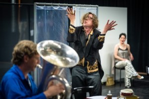 Blaubarts Frauen Szenenfoto von Ingo Hoehn