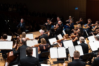 Die Festival Strings Lucerne mit Rudolf Buchbinder am Piano