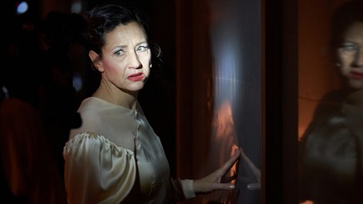 Die alte Dame, gespielt von Delia Meyer Foto Ingo Hoehn