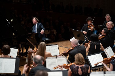 Festival Strings Lucerne mit Rudolf Buchbinder am Piano harmonieren perfekt
