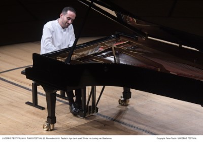 Igor Levit zelebriert Beethoven Konzertfoto von Peter Fischli