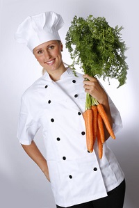 Köchin mit Möhren FotoTim Reckmann pixelio.de