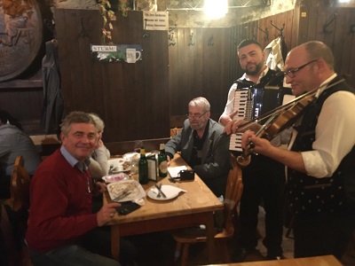 Mit Ursula und Michael Pewny im Zwölfapostelkeller beim Stadtheurigen (1)