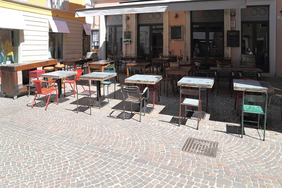 Restaurant mit Licht und Schatten Foto W.R.Wagner pixelio.de