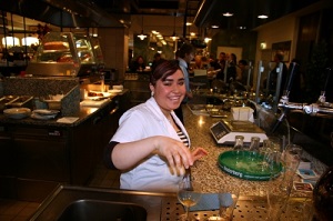 Strahlefrau bedient Foto Kunstzirkus pixelio.de