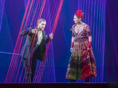 Unnsteinn Arnason als Masetto mit Camilla Lehmeier als Zerlina Foto Rupert Larl