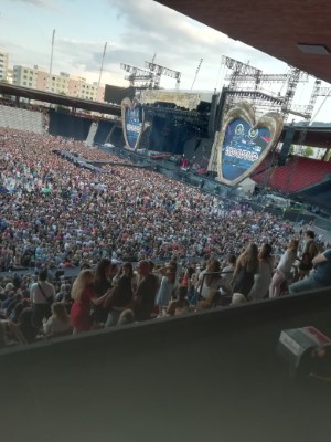 Das Warten auf Pink im Letzigrund in Zürich