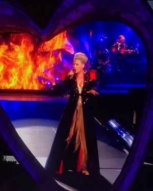 Pink auch mal in schwarz