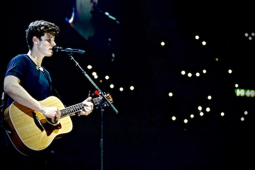 Shawn Mendes  im Hallenstadion mit Gekreisch gefeiert