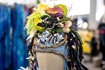 Viel Farbe mit Avatar-Blau Beyelers Perücke