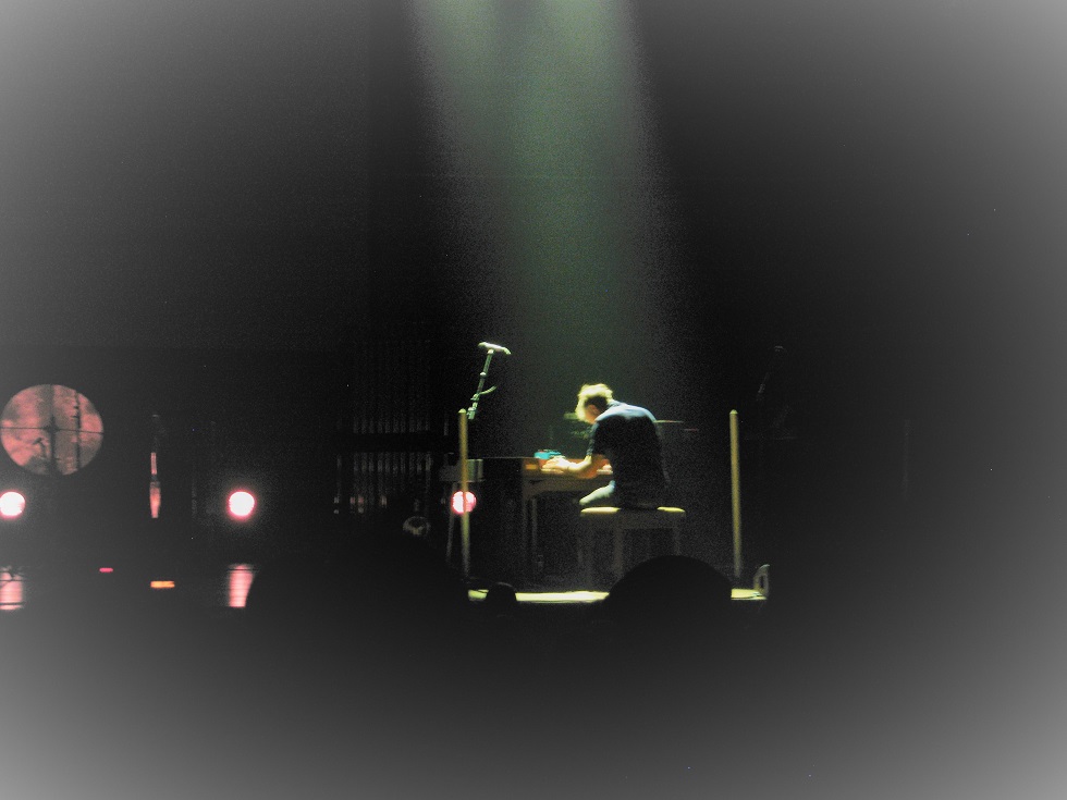 Komponist und Musiker Yann Tiersen am E Piano im KKL Luzern, 13. März 2019 Foto Ruedy Hollenwäger