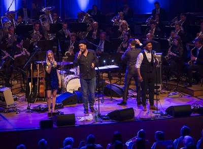 Grosses Finale We are the World mit allen drei Stargästen