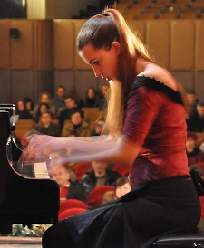 Nicole Vidak, Piano