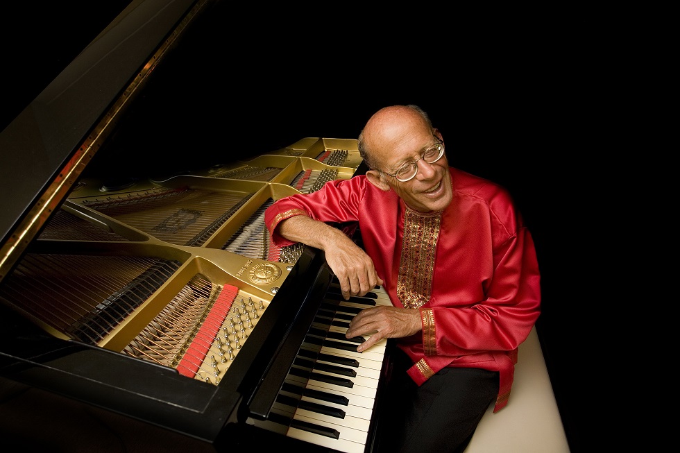 David Helfgott am Piano sitzend