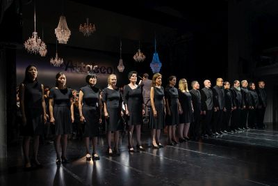 Der Chor des Luzerner Theaters Foto Ingo Hoehn