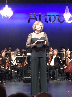 Intendantin Ina Karr  begrüsst die Gäste.Jpersönlich