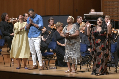 Jake, Norman Garrett und die Frauen der Catfish Row beten für den Beistand Gottes