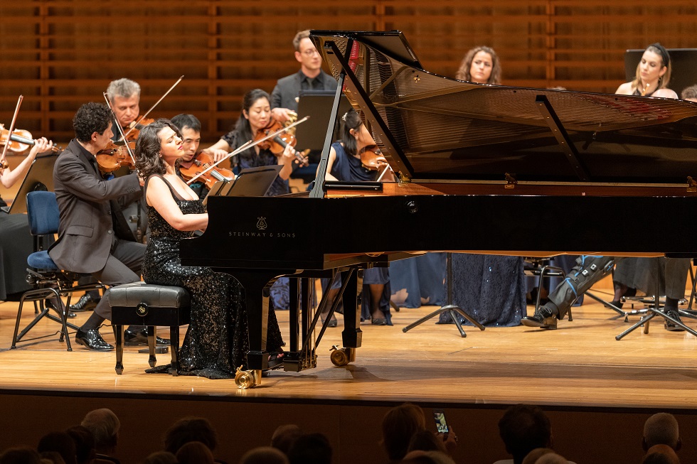 Khatia Buniatishvili am Konzertflügel im KKL Luzern. Foto Fabrice Umiglia