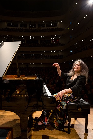 Löwin Martha Argerich spielt Schumann Foto Philipp Schmidli Luzerner Sinfonieorchester