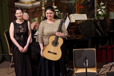 Misa Hasegawa Klavier links und  Irina Kulikova Gitarre