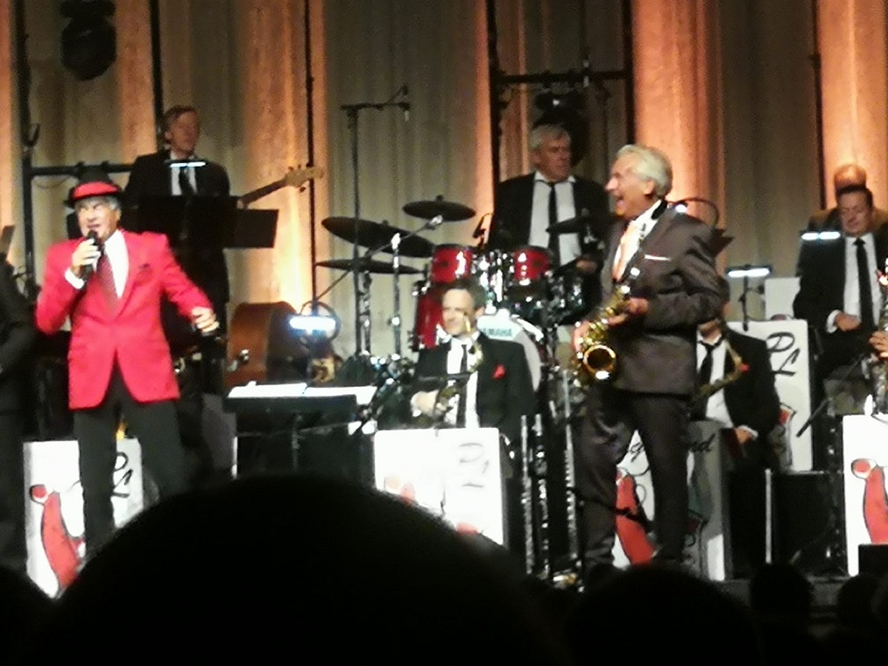 Pino Gasparini und Pepe Lienhard amüsieren sich prächtig und mit ihnen auch das Publikum Foto Sandra Neumeister